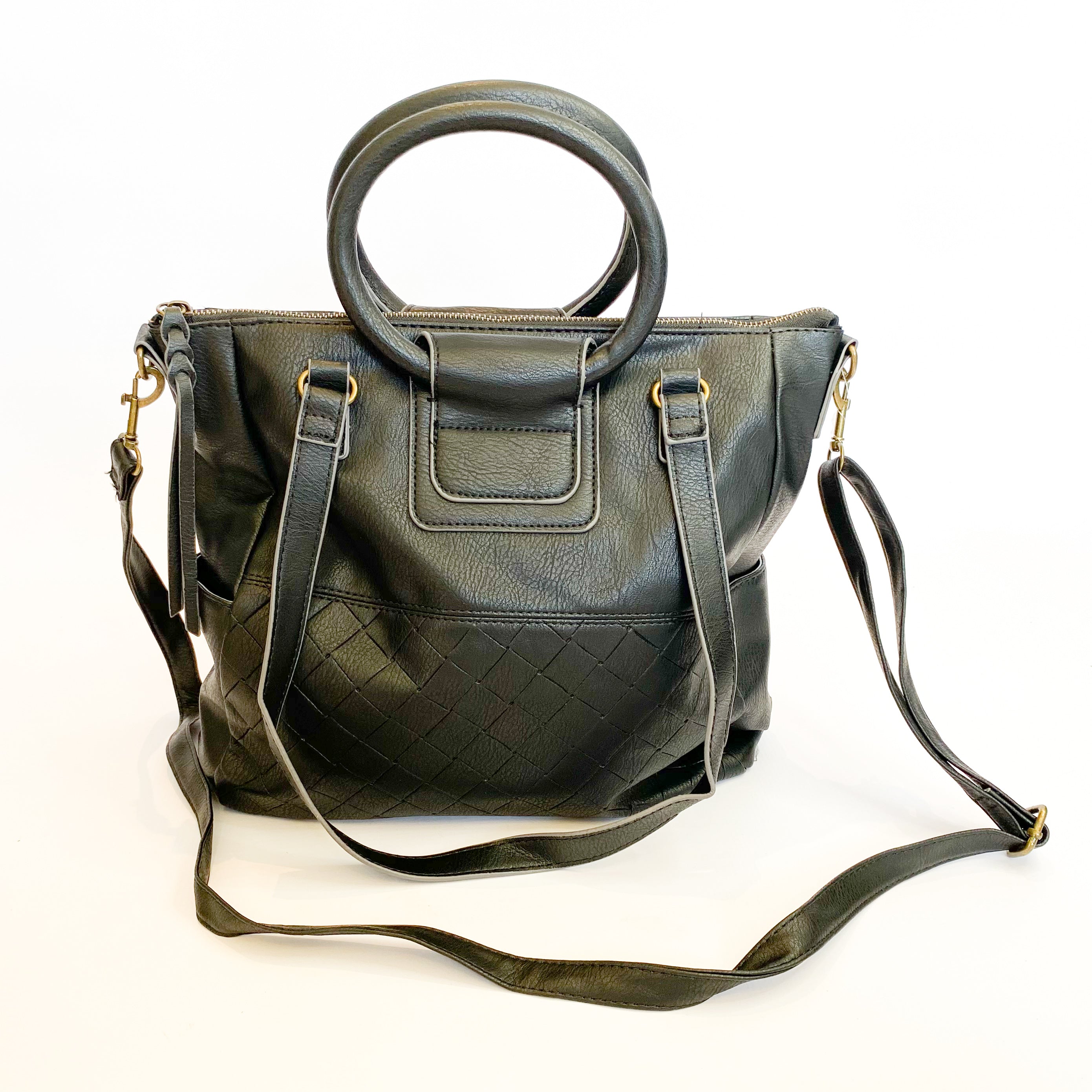 Queue black quilted bag